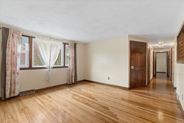 17 Brewster Dr, Bridgewater, MA 02324