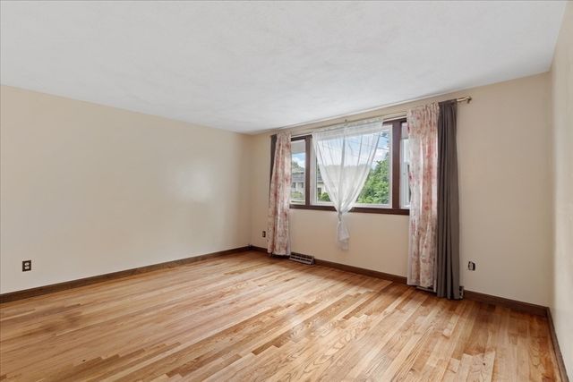 17 Brewster Dr, Bridgewater, MA 02324