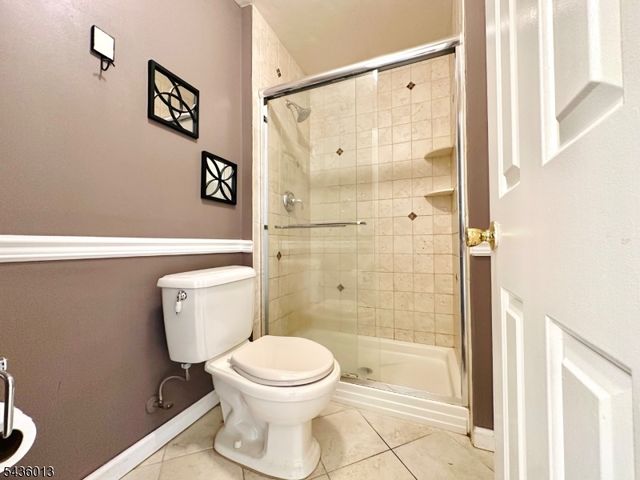4 Peach Court, Raritan Twp., NJ 08822