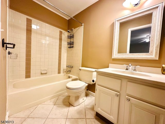 4 Peach Court, Raritan Twp., NJ 08822