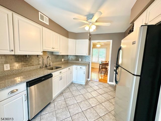 4 Peach Court, Raritan Twp., NJ 08822
