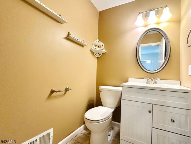 4 Peach Court, Raritan Twp., NJ 08822