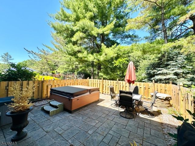 4 Peach Court, Raritan Twp., NJ 08822