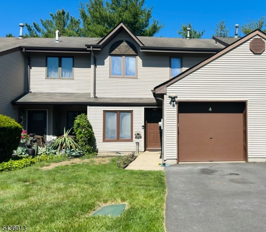 4 Peach Court, Raritan Twp., NJ 08822