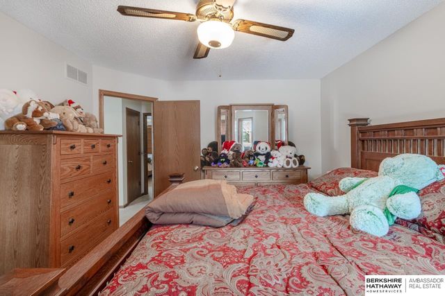 4910 Sinclair Court, Lincoln, NE 68516