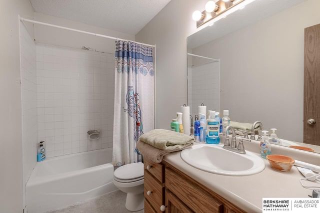 4910 Sinclair Court, Lincoln, NE 68516