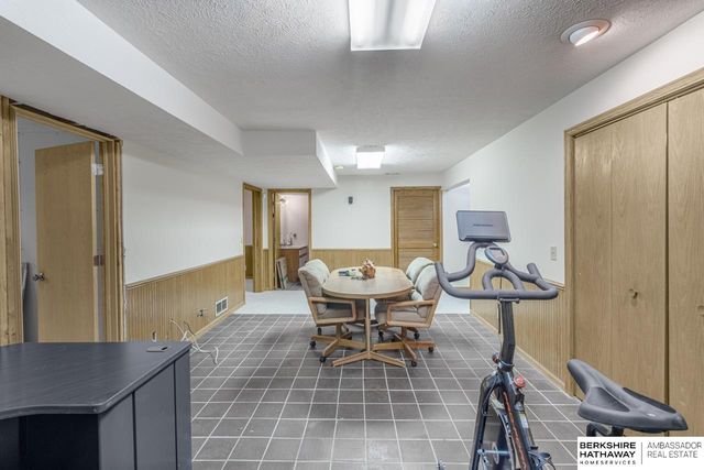 4910 Sinclair Court, Lincoln, NE 68516