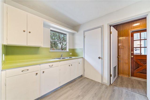 1419 S 11th St, Kingsville, TX 78363