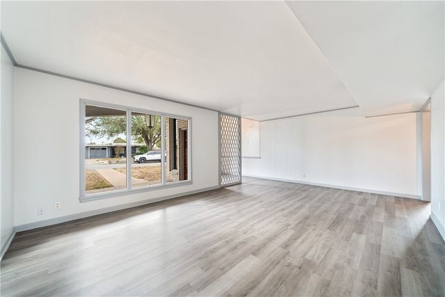 1419 S 11th St, Kingsville, TX 78363