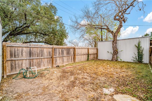 1419 S 11th St, Kingsville, TX 78363