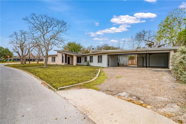 1419 S 11th St, Kingsville, TX 78363