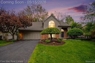 4689 Mirror Lake Drive, West Bloomfield, MI 48323