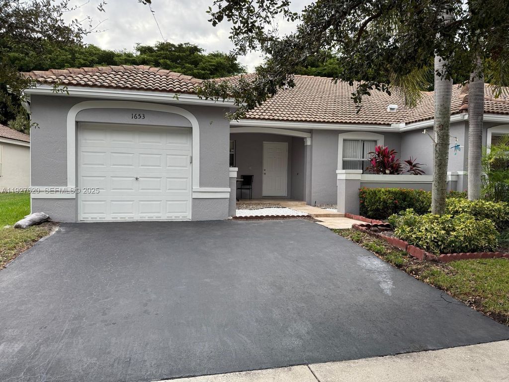 Image 2 of property listing at 1653 Zenith Way, Weston, FL 33327