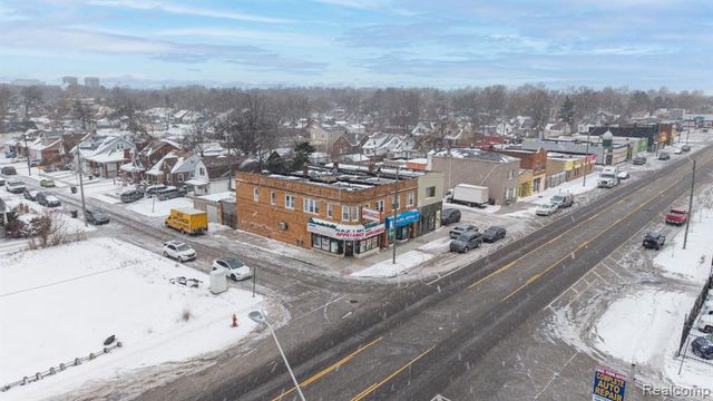 15801 Warren, Detroit, MI 48228