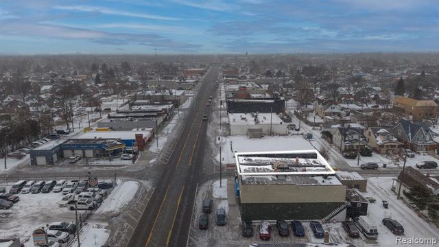 15801 Warren, Detroit, MI 48228