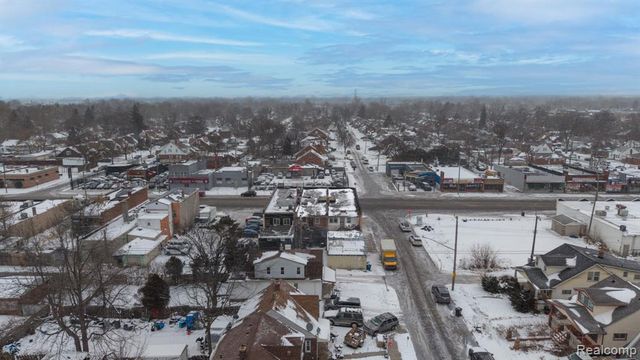 15801 Warren, Detroit, MI 48228