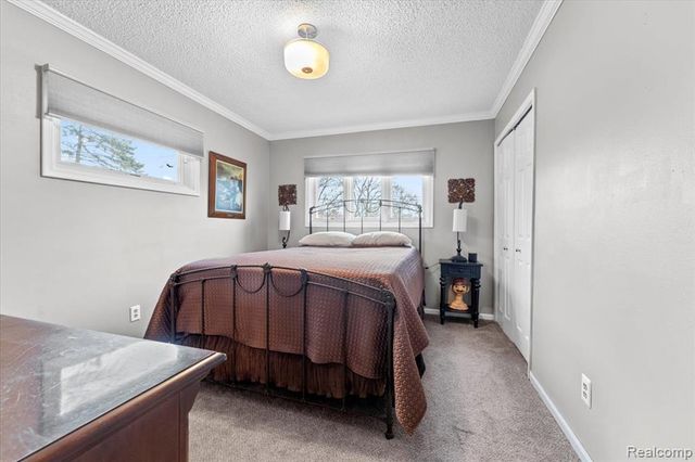 21524 Thorofare Road, Grosse Ile, MI 48138