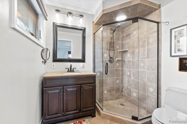 21524 Thorofare Road, Grosse Ile, MI 48138