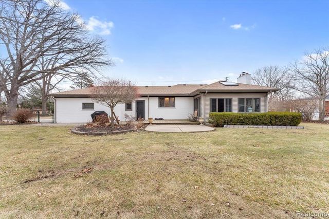 21524 Thorofare Road, Grosse Ile, MI 48138