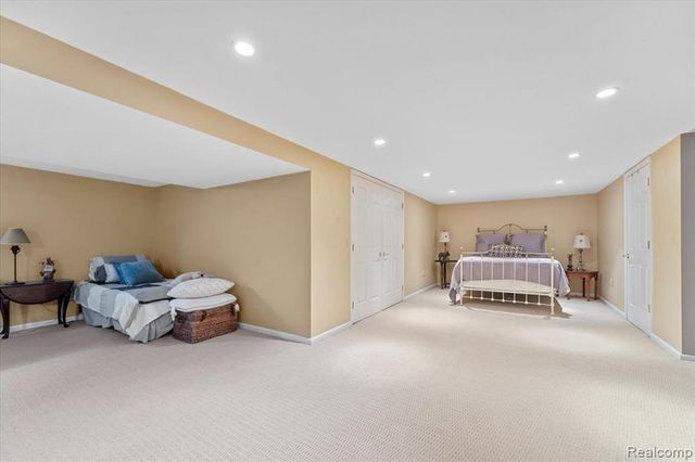 21524 Thorofare Road, Grosse Ile, MI 48138