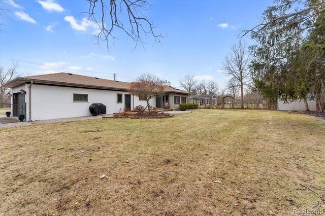 21524 Thorofare Road, Grosse Ile, MI 48138