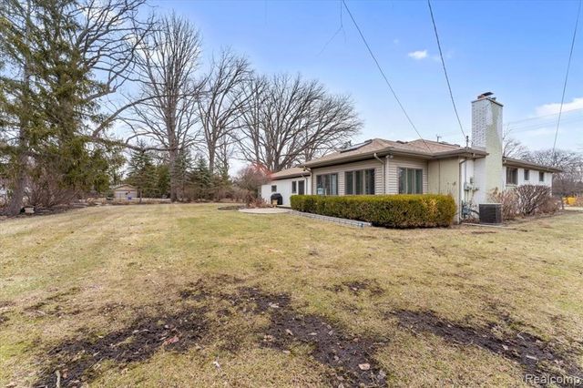 21524 Thorofare Road, Grosse Ile, MI 48138