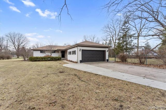 21524 Thorofare Road, Grosse Ile, MI 48138