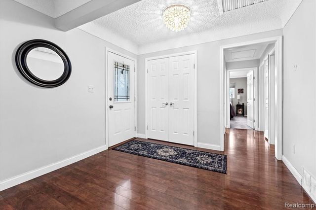 21524 Thorofare Road, Grosse Ile, MI 48138