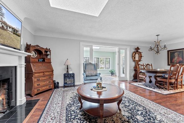 21524 Thorofare Road, Grosse Ile, MI 48138