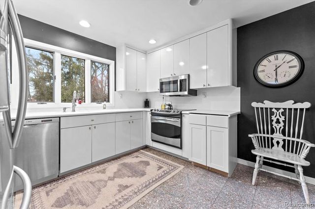 21524 Thorofare Road, Grosse Ile, MI 48138