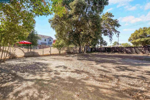2812 Cowell, Concord, CA 94518
