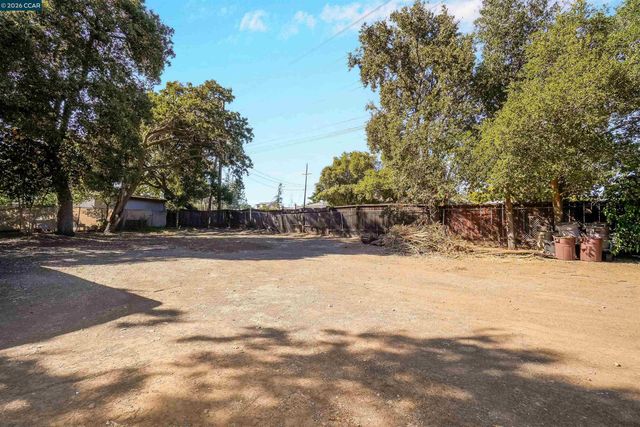 2812 Cowell, Concord, CA 94518