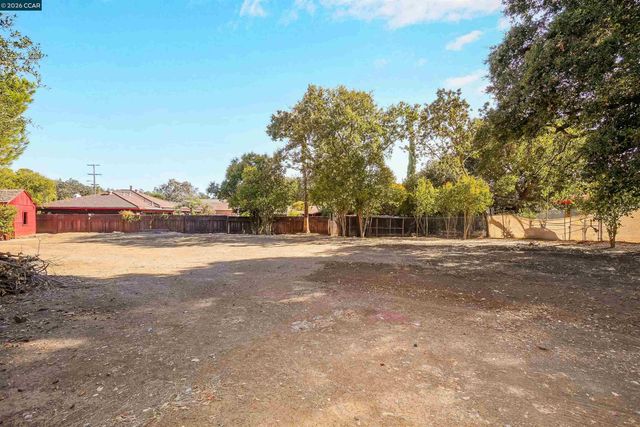2812 Cowell, Concord, CA 94518