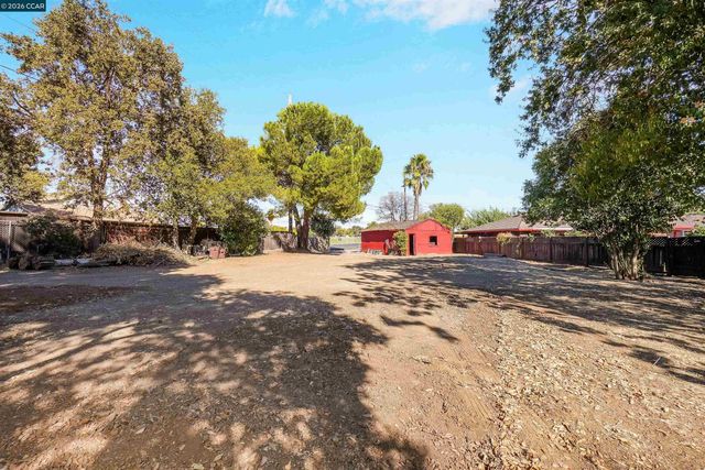 2812 Cowell, Concord, CA 94518