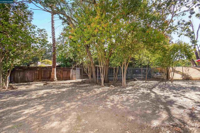 2812 Cowell, Concord, CA 94518