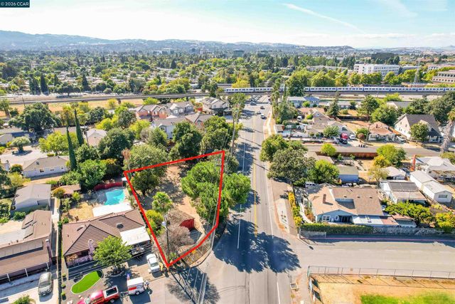 2812 Cowell, Concord, CA 94518
