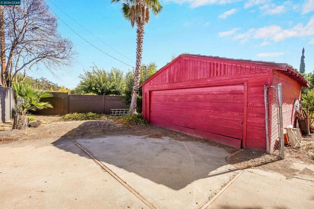 2812 Cowell, Concord, CA 94518