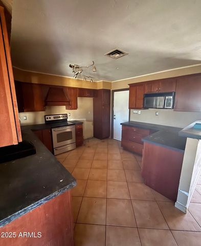 2615 N YUCCA Street, Chandler, AZ 85224