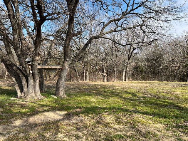 828 W Mcfarland Street, Bells, TX 75414