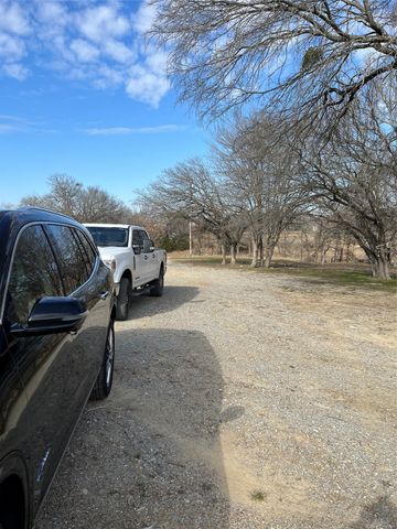 828 W Mcfarland Street, Bells, TX 75414