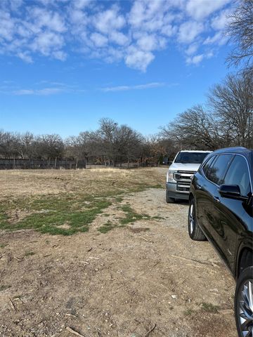 828 W Mcfarland Street, Bells, TX 75414