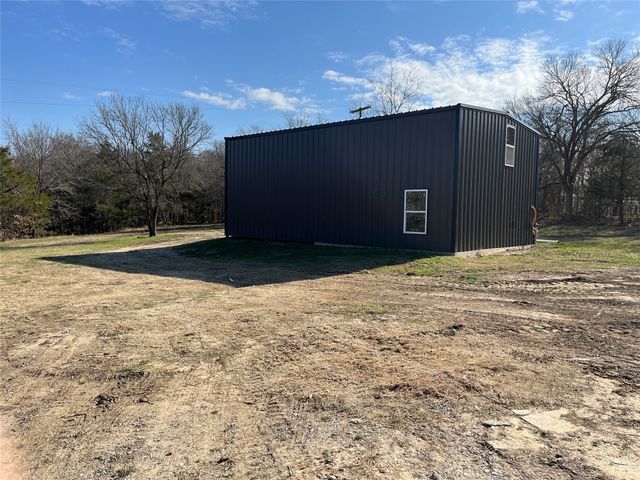 828 W Mcfarland Street, Bells, TX 75414