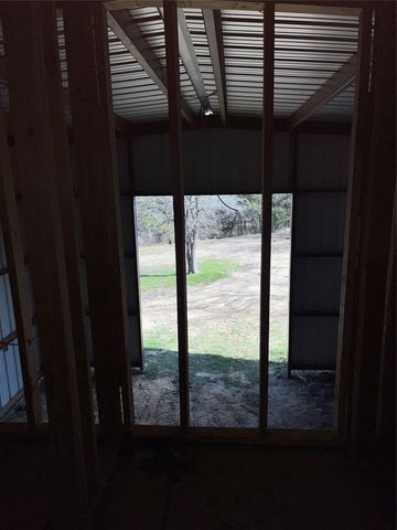 828 W Mcfarland Street, Bells, TX 75414