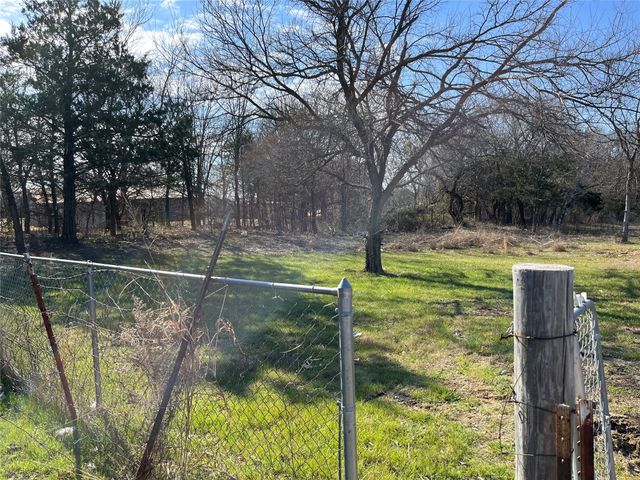 828 W Mcfarland Street, Bells, TX 75414