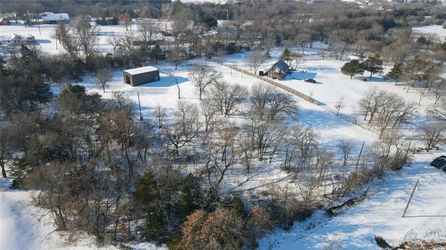 828 W Mcfarland Street, Bells, TX 75414