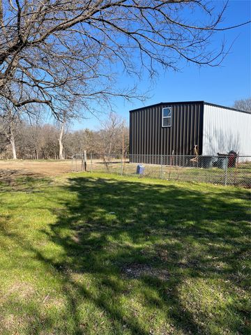 828 W Mcfarland Street, Bells, TX 75414