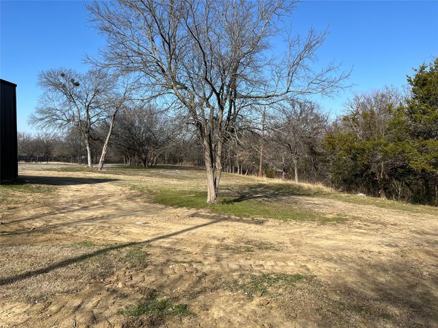 828 W Mcfarland Street, Bells, TX 75414