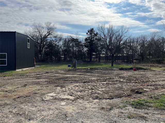 828 W Mcfarland Street, Bells, TX 75414