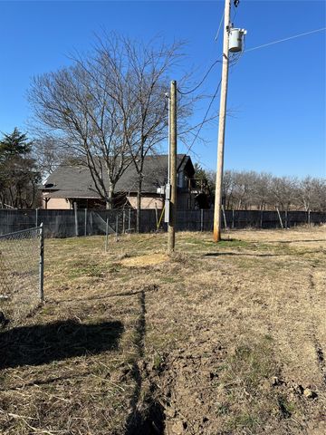 828 W Mcfarland Street, Bells, TX 75414