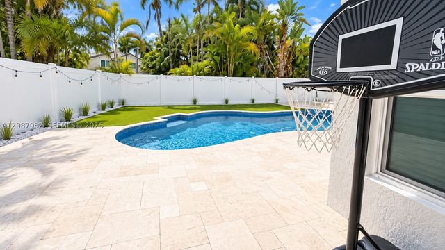 17542 NW 12th St, Pembroke Pines, FL 33029